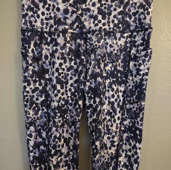 GAIAM Women's 7/8 High-Waisted Athletic Leggings Blue Abstract Size Medium - Picture 4 of 11